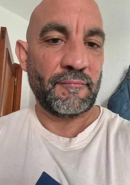 Soy Seba, 49 años de Córdoba, busco conocer gente para relación a largo plazo
