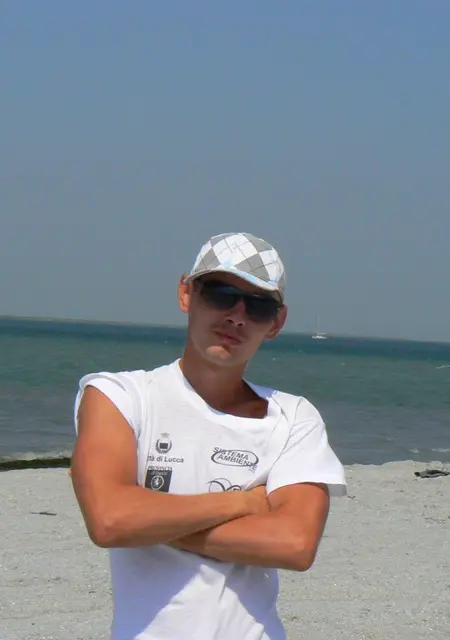 Антон из Бердянска, мне 35, познакомлюсь на одну ночь