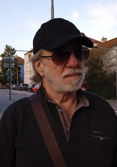 Я Александр, 68, из Черкасс, ищу знакомства без обязательств