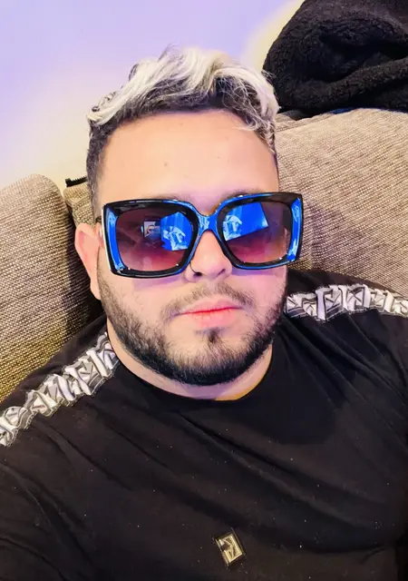 Soy Enrique, 30 años, conociéndome para relación abierta en Madrid