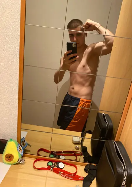 Денис из Нюрнберга, мне 21, познакомлюсь на одну ночь