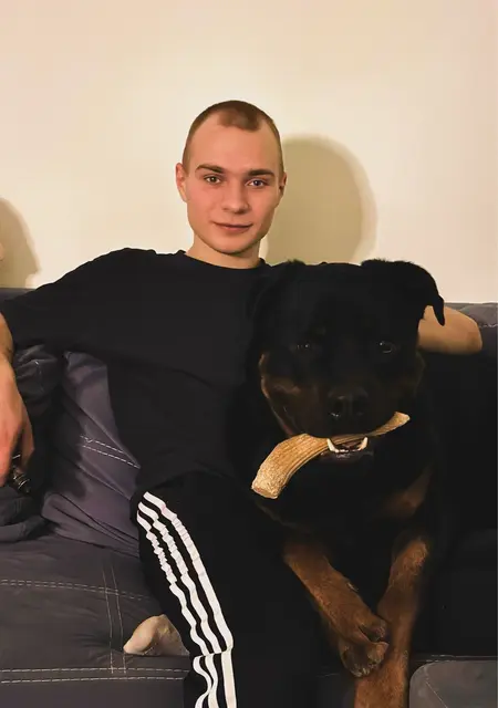 Валера з Чернігова, мені 19 років, познайомлюсь для вірт