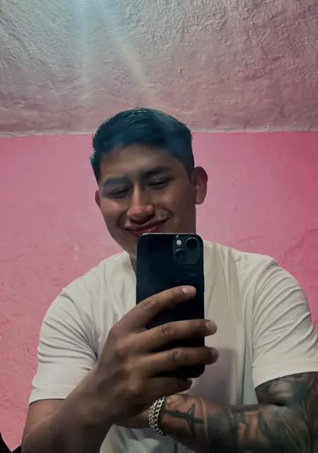 Luis Javier из Наукальпан, мне 23, познакомлюсь на одну ночь