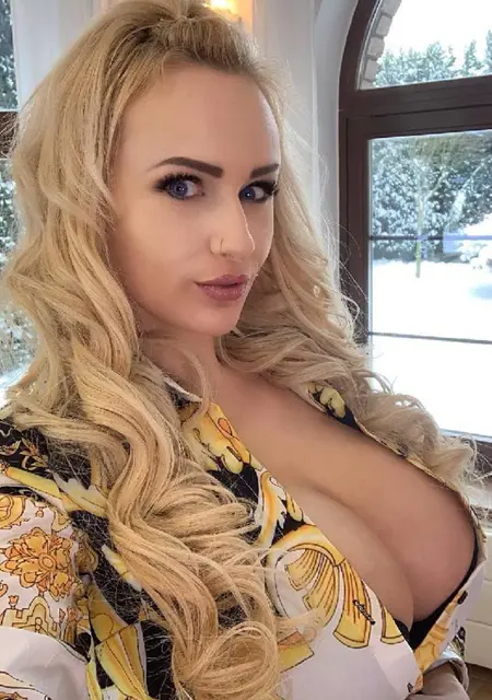 Ангелина из Харькова, ищу на сайте приятное времяпровождение