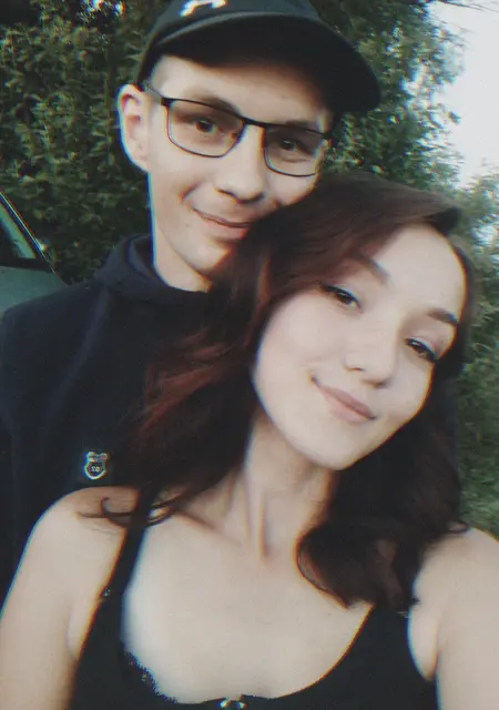 Вікторія І Микола из Черкасс, мне 21, познакомлюсь на одну ночь