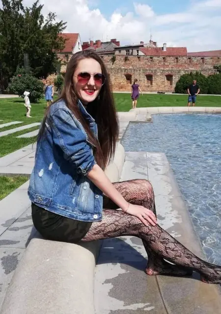 Я Adla, 22, знакомлюсь в Праге