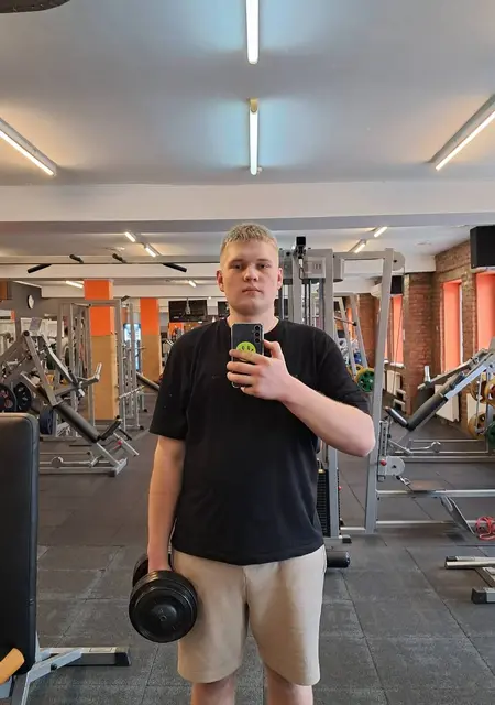 Я Тарас, 19, знакомлюсь без обязательств в Броварах