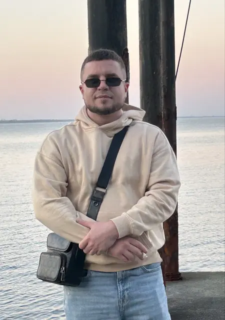 I'm Vadim, 26, looking to meet for pleasant pastime in Colchester