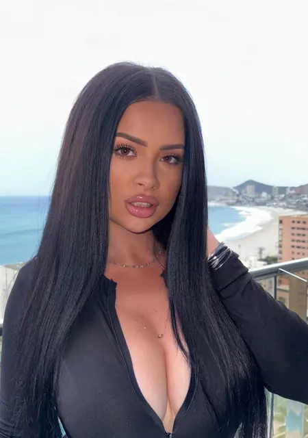 Julia из Торревьеха, ищу на сайте открытые отношения