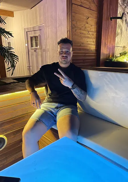 Oscar de Córdoba, tengo 28 años, listo para conocer para pasatiempo agradable