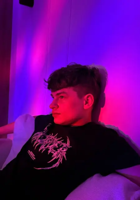 Я Andrej, 19, из Пинска, ищу знакомства на одну ночь