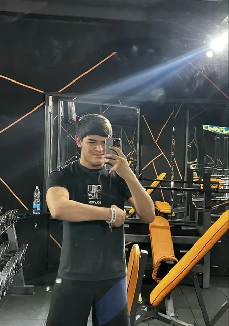 Ulugbek из Ташкента, мне 23, познакомлюсь на одну ночь