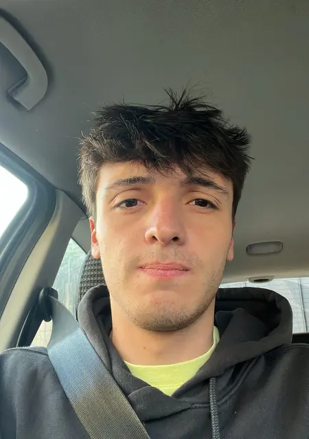 Soy Ivan, 25 años, conociéndome para chatear en Pontevedra