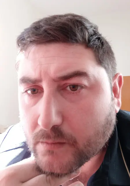 Alvaro из Навалькарнеро, мне 36, познакомлюсь на одну ночь