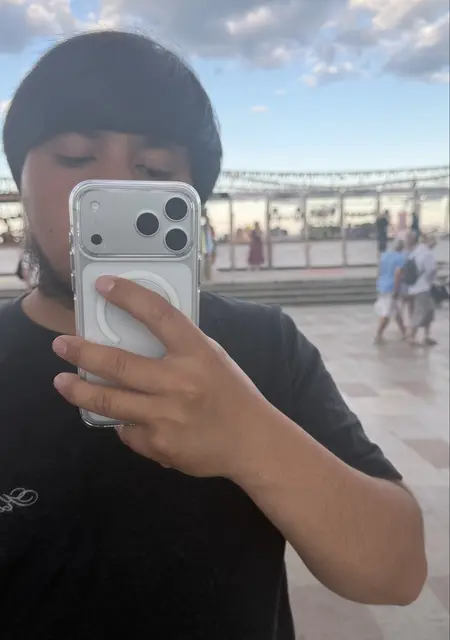Soy Bek, 24 años de Santa Cruz de Tenerife, busco conocer gente para lío de una noche
