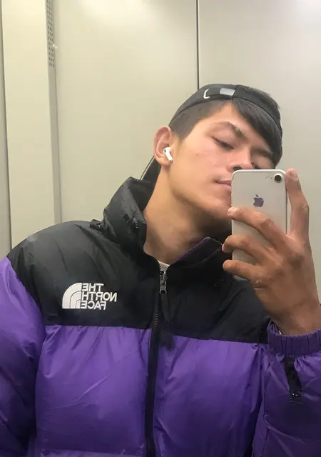 Я Амир, 19, из Парижа, ищу знакомства без обязательств