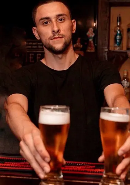 Я Loni, 23 років з Свалява, шукаю знайомства без зобов'язань