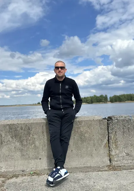 Тттт из Киева, мне 35, познакомлюсь без обязательств