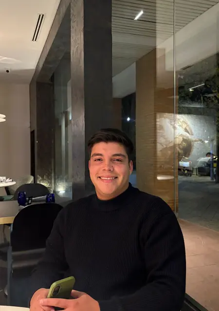 Soy Elian, 21 años de Málaga, busco conocer gente para lío de una noche