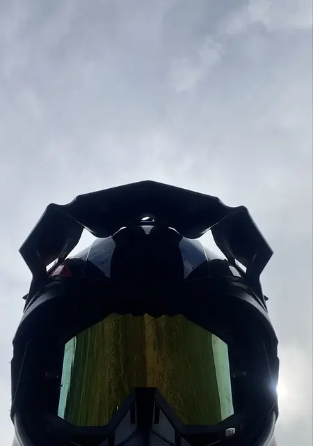 Я Илья, 19 років з Києва, шукаю знайомство для вірт