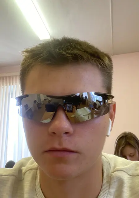 Я Тимофей, 19, из Варшавы, ищу знакомства без обязательств