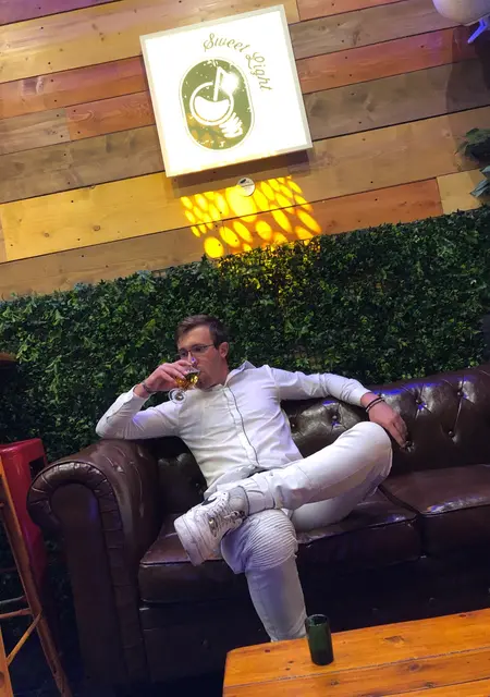 Я Matthias, 26, из Бордо, ищу знакомства без обязательств