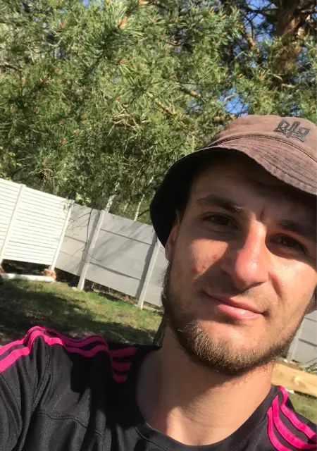 Я Максим, 27, из Калиновки, ищу знакомства без обязательств