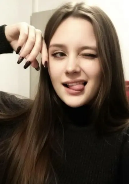 I'm Alena, 18, looking to meet for no strings attached in Enfield