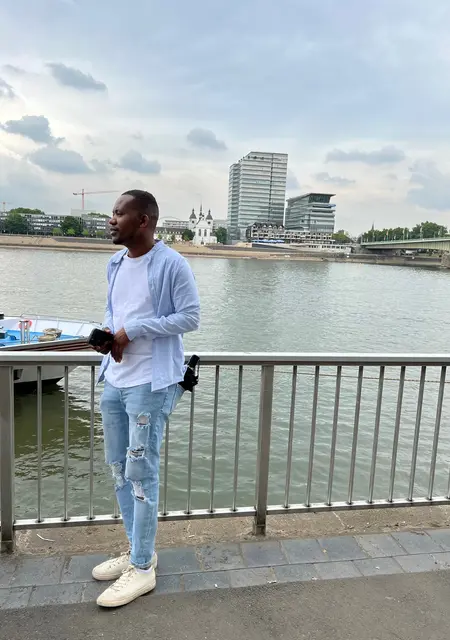 Mike из Вены, мне 30, познакомлюсь для приятного времяпровождения