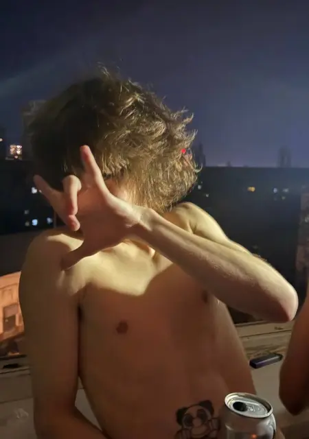 Я Саша, 21, из Киева, ищу знакомство для вирта