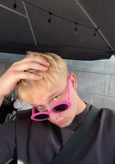 Я Артур, 20 років з Луцька, шукаю знайомство для приємного проведення часу