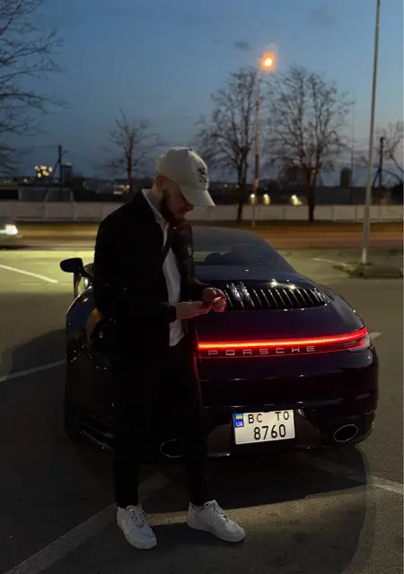 Ivan из Львова, мне 21, познакомлюсь для приятного времяпровождения