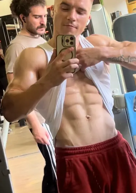 Andrei из Афин, ищу на сайте дружбу