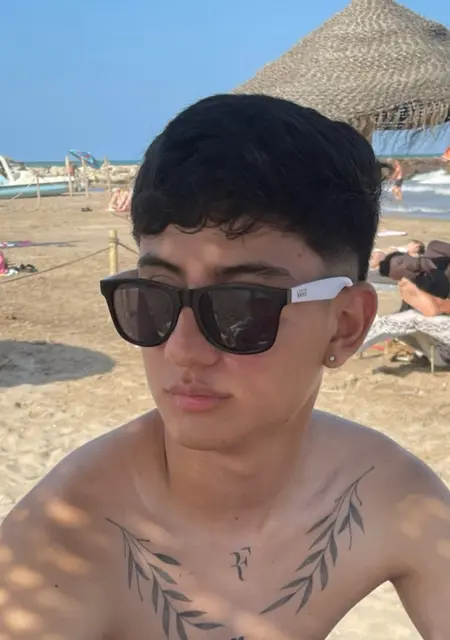 Kevin из Валенсии, мне 23, познакомлюсь для приятного времяпровождения