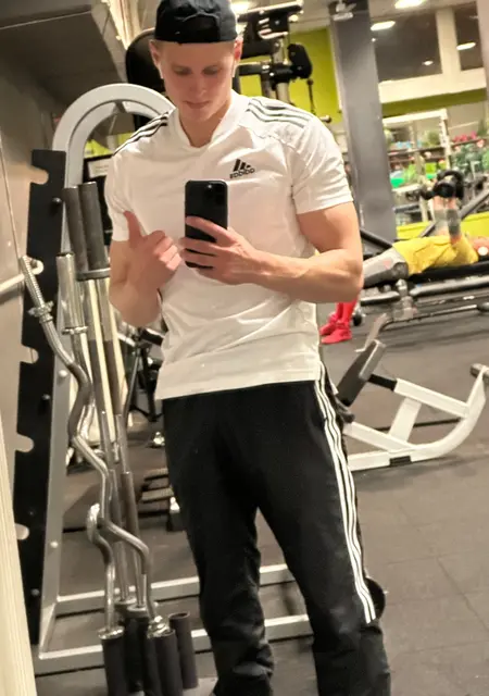 Я Bogdan, 23, из Киева, ищу знакомства на одну ночь