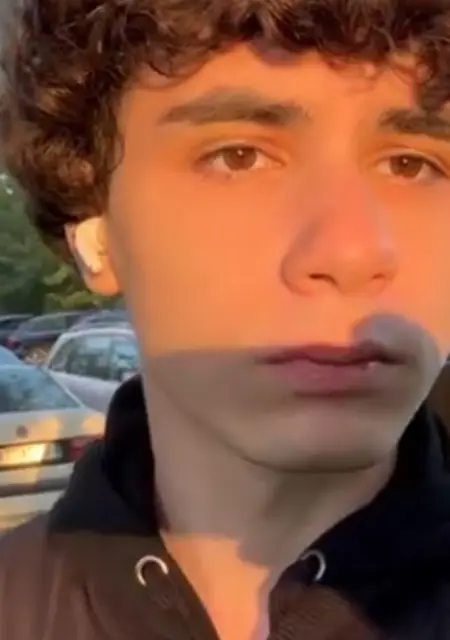 Я Alex, 18, из Видина, ищу знакомство для общения