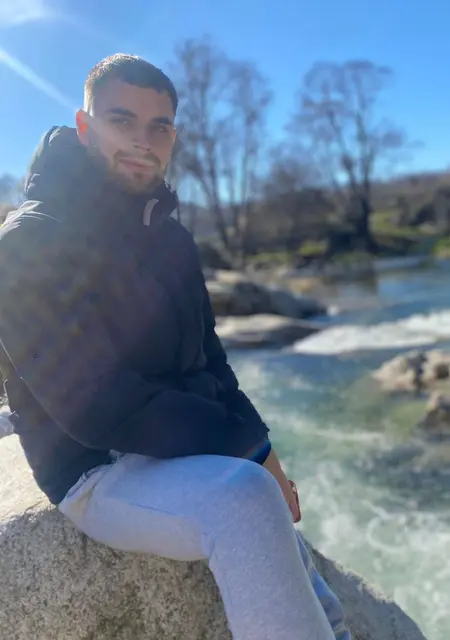 Adri de Sevilla, busco en el sitio conversación virtual