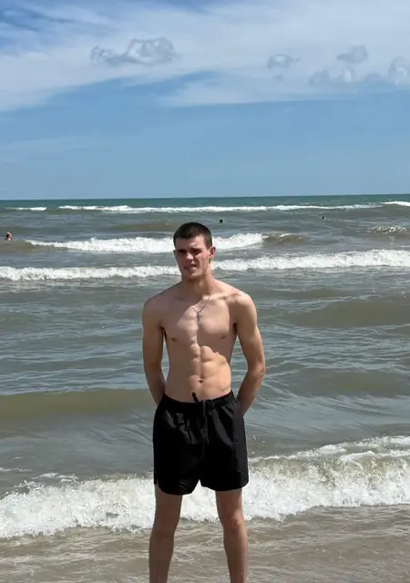 Ваня из Праги, мне 20, познакомлюсь на одну ночь