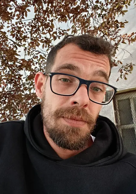 Soy Alessio, 41 años de Sevilla, busco conocer gente para relación a largo plazo