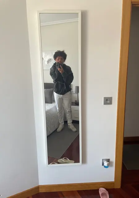 Soy Rioo, 22 años de Bilbao, busco conocer gente para relación sin ataduras