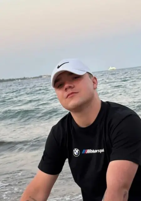 Я Даня, 21, из Бишкека, ищу знакомство для дружбы