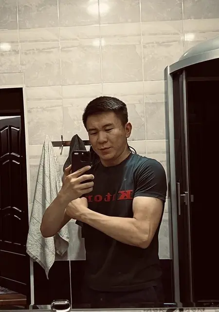 Я Nurs, 19, знакомлюсь на одну ночь в Бишкеке