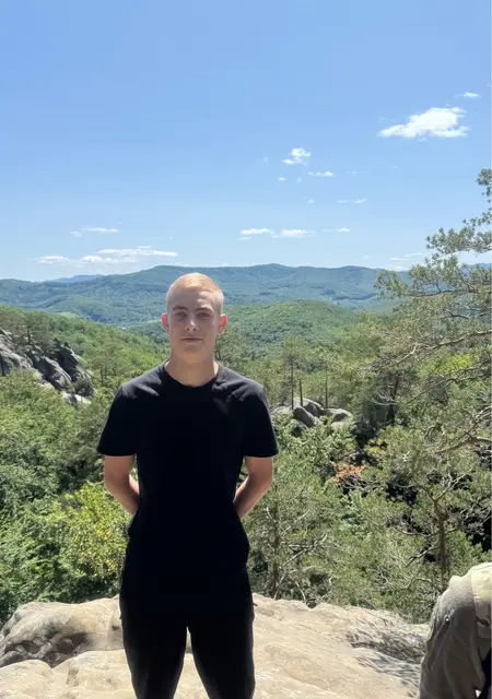 Я Назар, 19 років, знайомлюсь без зобов'язань у Вінниці