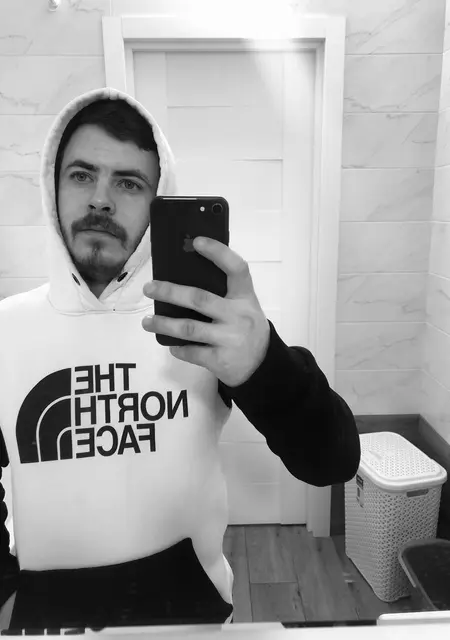 Maksim з Нетішин, мені 25 років, познайомлюсь на одну ніч