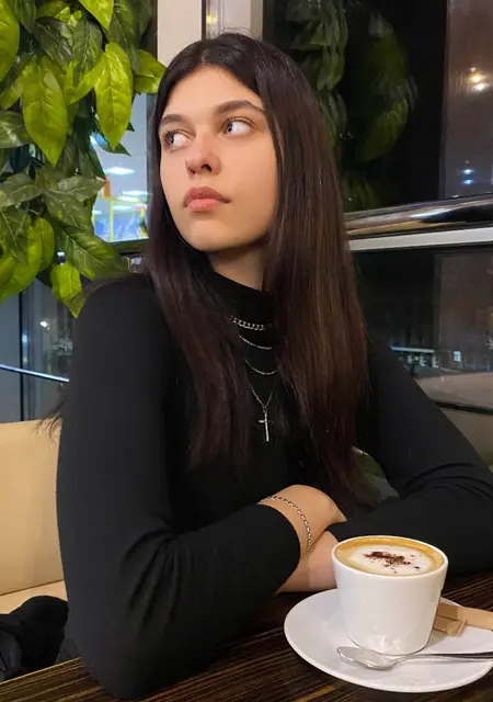 Kira з Дніпро, мені 19 років, познайомлюсь на одну ніч