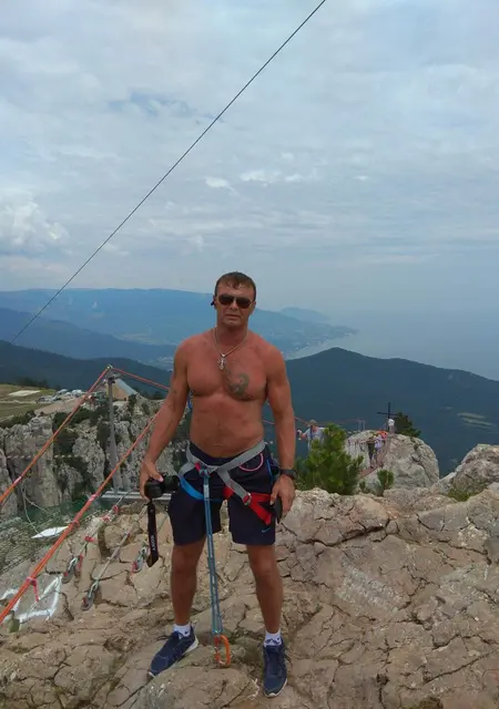 Владимир из Парижа, мне 55, познакомлюсь без обязательств