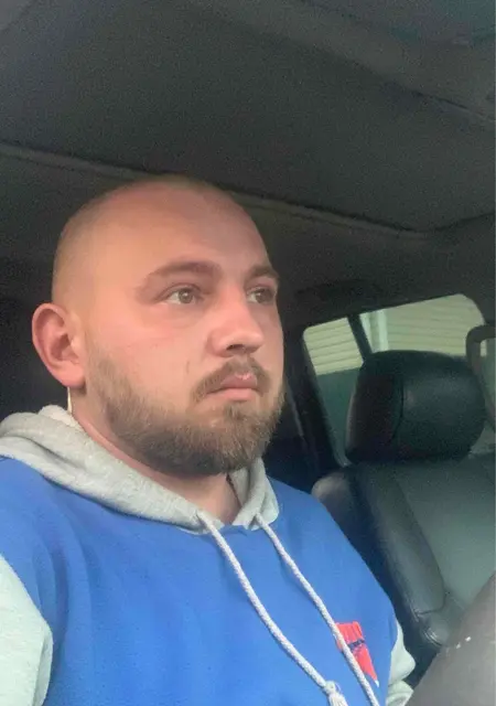 Я Vasil, 31 років з Мукачева, шукаю знайомства без зобов'язань