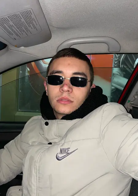 Я Владислав, 21 років, знайомлюсь для вірт у Донецьку