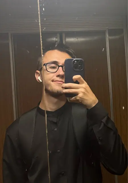 Я Дмитро, 21 років з Мелітополя, шукаю знайомства без зобов'язань