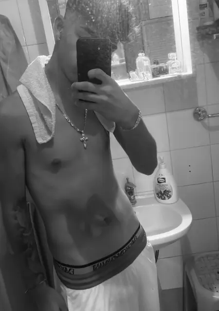 Я Matt, 20, знакомлюсь для вирта в Палермо